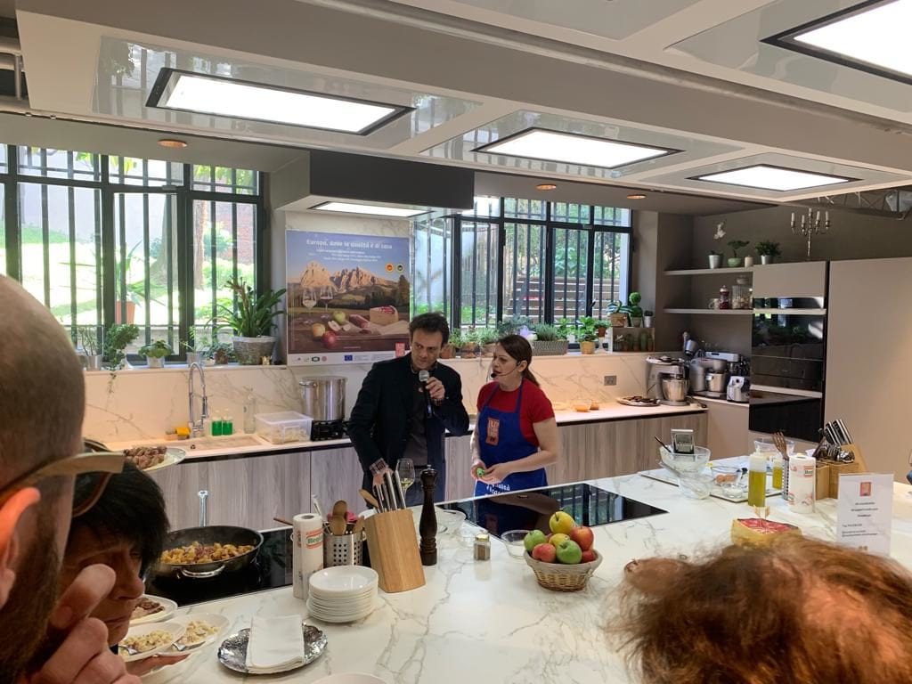 Sonia Peronaci fa "vivere" le specialità altoatesine nel suo Sonia Factory