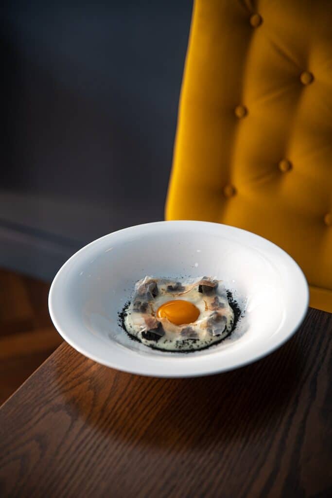 Uovo alla carbonara (ph. Gaia Menchicchi)